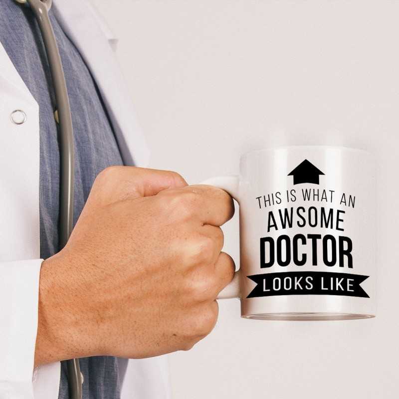 Cana personalizata cu text – Awesome doctor cadou pentru medici.